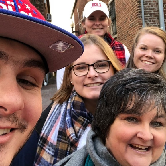 Meet your Posher, Lisa - Picture 1 of 1